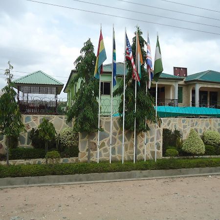 Dokua Royal Hotel Kwabenya Extérieur photo