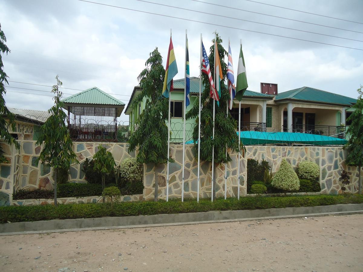 Dokua Royal Hotel Kwabenya Extérieur photo