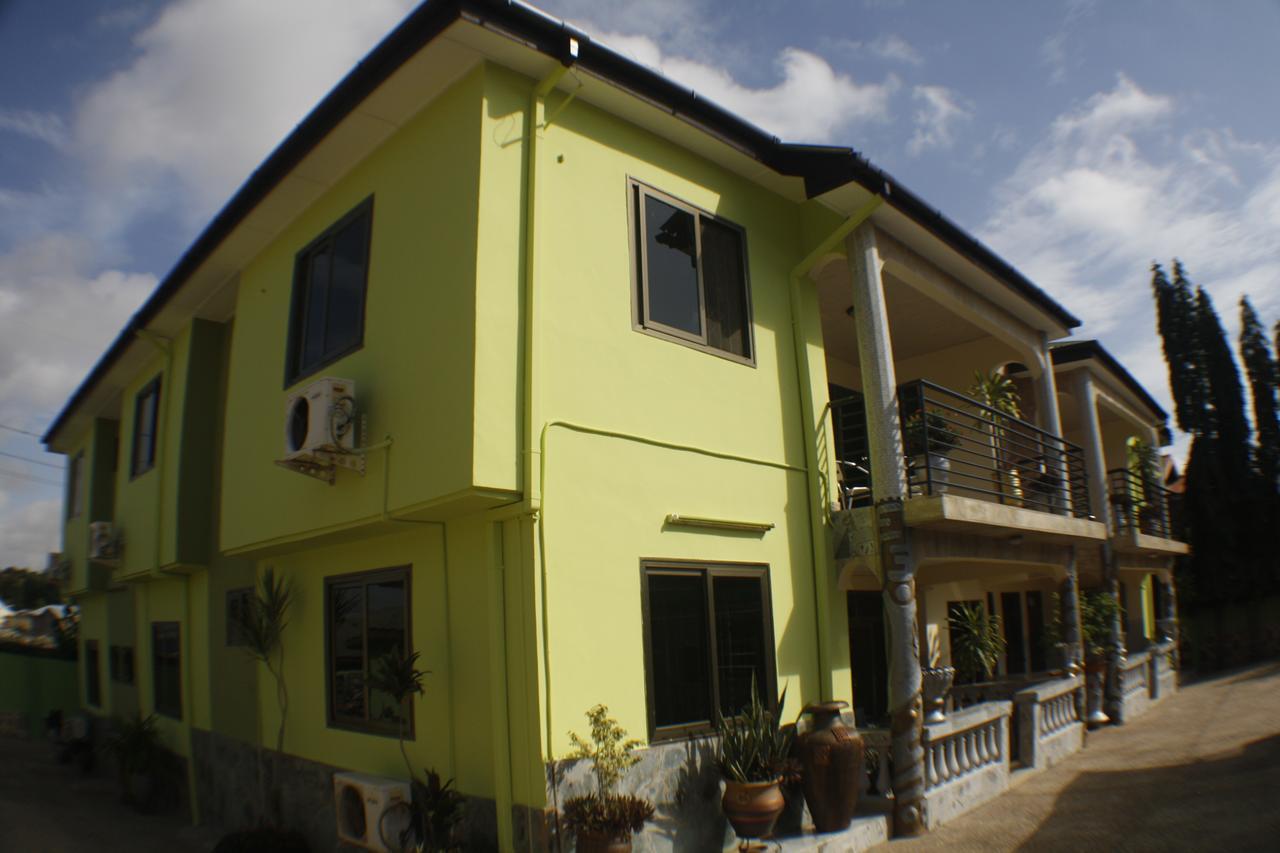Dokua Royal Hotel Kwabenya Extérieur photo