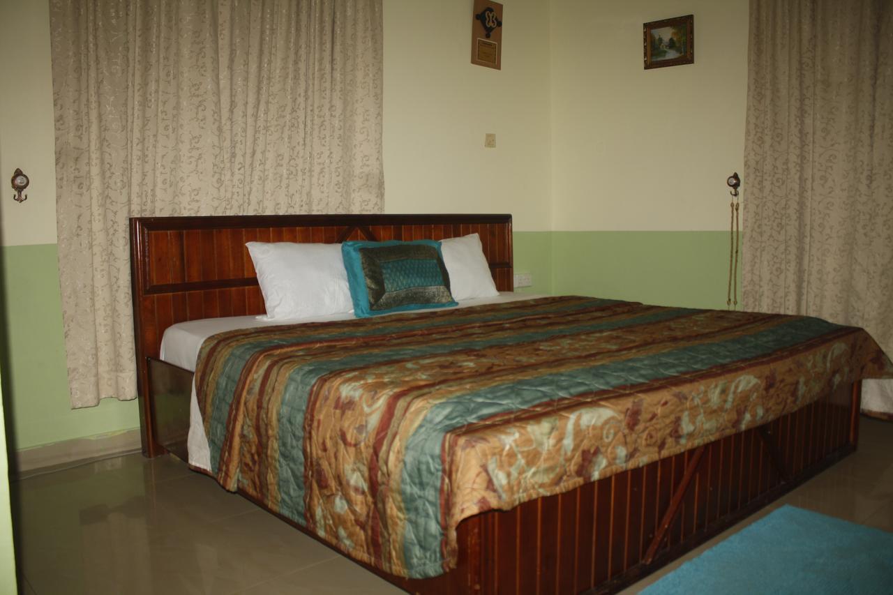 Dokua Royal Hotel Kwabenya Extérieur photo