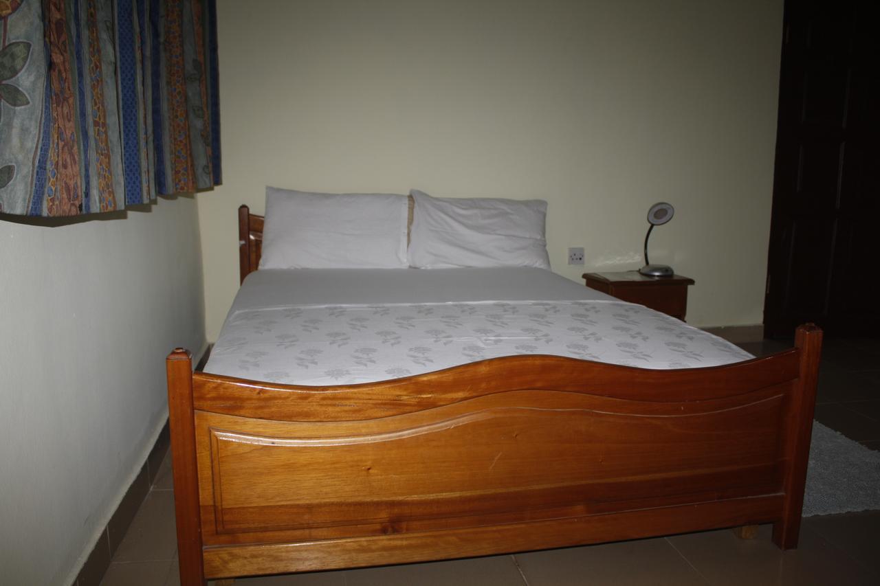 Dokua Royal Hotel Kwabenya Extérieur photo