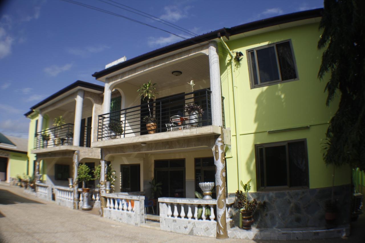 Dokua Royal Hotel Kwabenya Extérieur photo