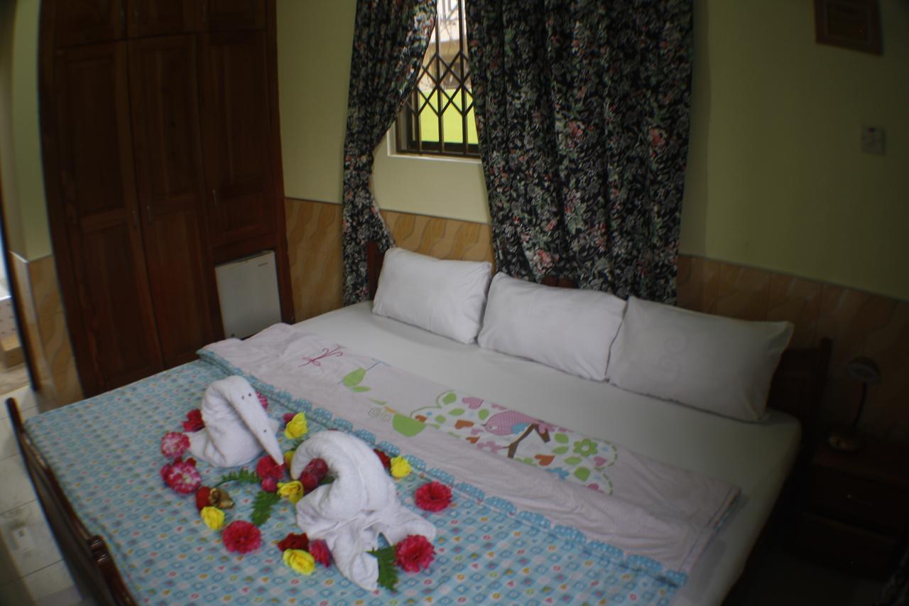 Dokua Royal Hotel Kwabenya Extérieur photo