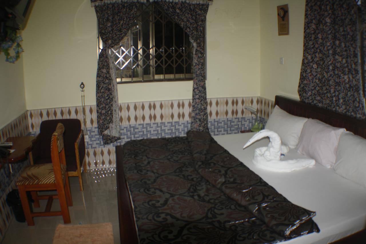 Dokua Royal Hotel Kwabenya Extérieur photo