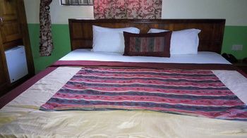 Dokua Royal Hotel Kwabenya Extérieur photo